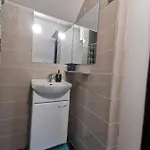 Laura's Dream Appartments * פג
