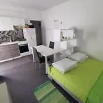 Laura's Dream Appartments דירה פג
