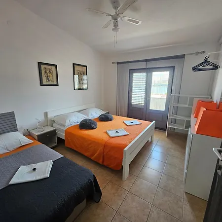Laura's Dream Appartments * פג